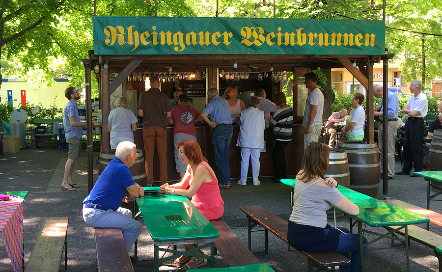 2021 weinbrunnen rüdesheimer platz Rheingauer Weinbrunnen